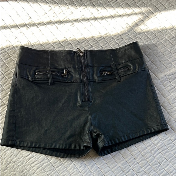 Cute high rise black faux leather zippered moto biker Y2K mini shorts L Jrs - Picture 2 of 12